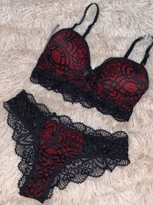 lingerie uma obra-prima de renda que une sofisticação, conforto e sensualidade. Este conjunto é projetado para elevar a experiência íntima, proporcionando uma sensação luxuosa e romântica.