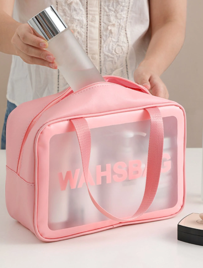 Nossa bolsa de higiene pessoal transparente é feita de material de PVC de que tem excelente resistência à abrasão e alta resistência.  -